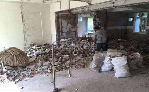 吳江蘇州拆除作業(yè)時(shí)遇到下雨天 該暫停施工嗎